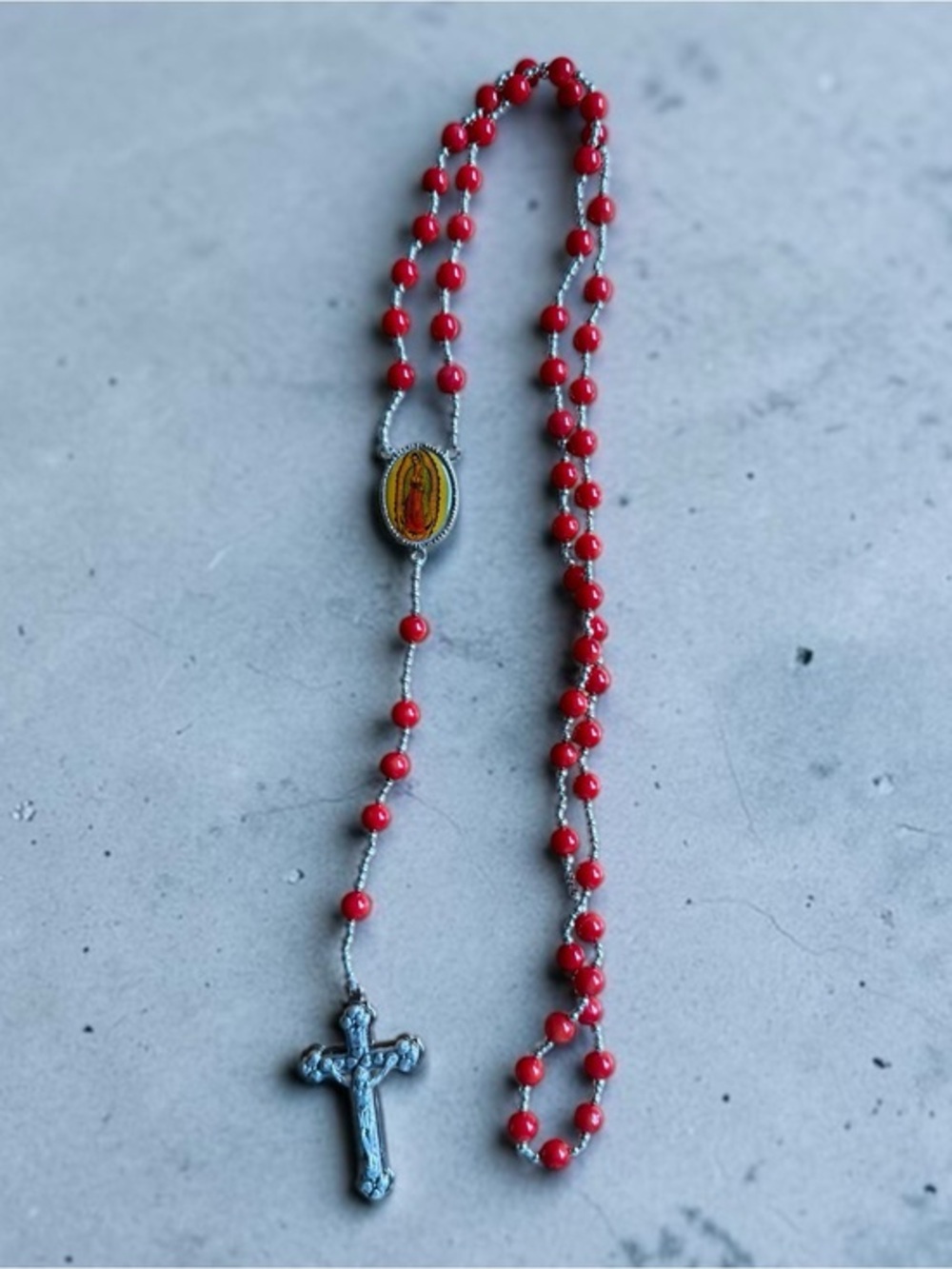 🫶🏻 Red Beaded Rosary Necklace with Crucifix